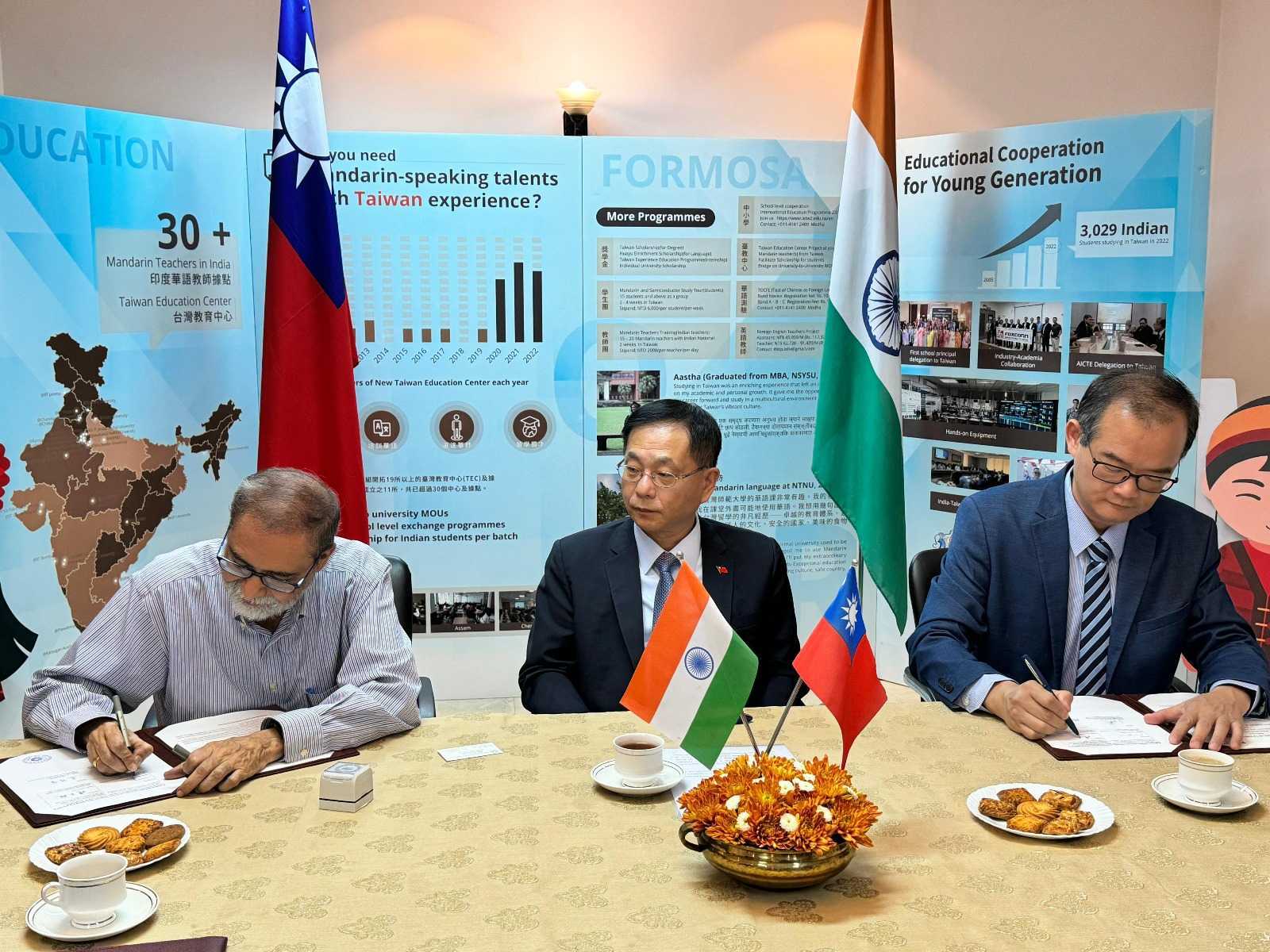 Prof. Devendra Jalihal, Director of IIT Guwahati, and Mr. Peters Chen, Director of the Education Division TECC, sign the MoU to enhance cultural and educational exchange between India and Taiwan, witnessed by Mr. Baushuan Ger and Prof. Parameswar K. Iyer at IIT Guwahati